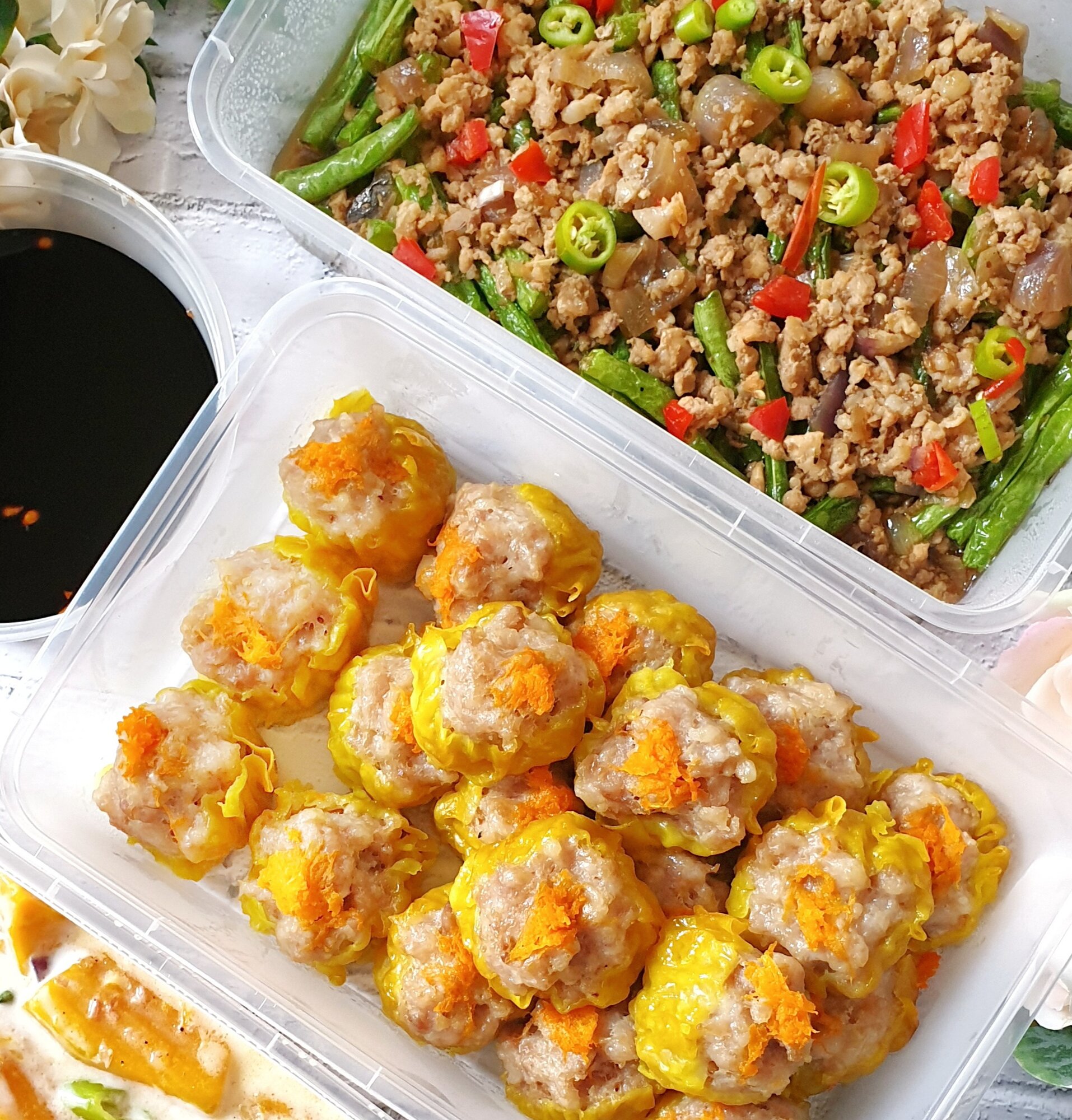 The Best Food Trays for A Post Valentine’s Day Picnic Date with Family and Friends
